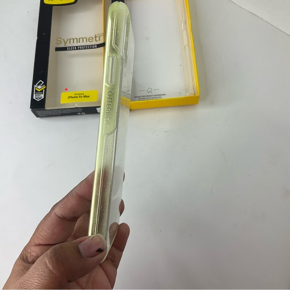 Otterbox Symmetry Sleek Protection for iPhone XS Max - Picture 2 of 8
